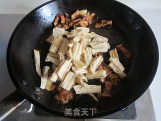 Stir-fried Pork with Green Pepper and Yuba recipe