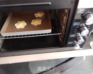 #aca Fourth Session Baking Contest# Making Erotic Pumpkin Cakes with Coconut Paste and Flowers recipe