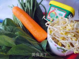 [jianjiang Noodles, Made in A Pattern] Fried Noodles with Minced Pork and Nuts recipe