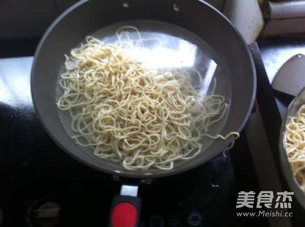 Hot Noodles with Sesame Paste recipe