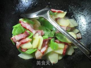 Stir-fried Potatoes with Pepper Bacon recipe