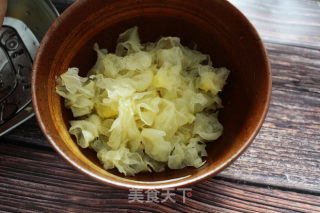 Summer Peach Gum Saponaria Rice Snow Yan White Fungus Pan recipe