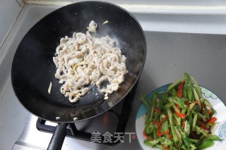 Stir-fried Fatty Sausage with Hot Pepper recipe