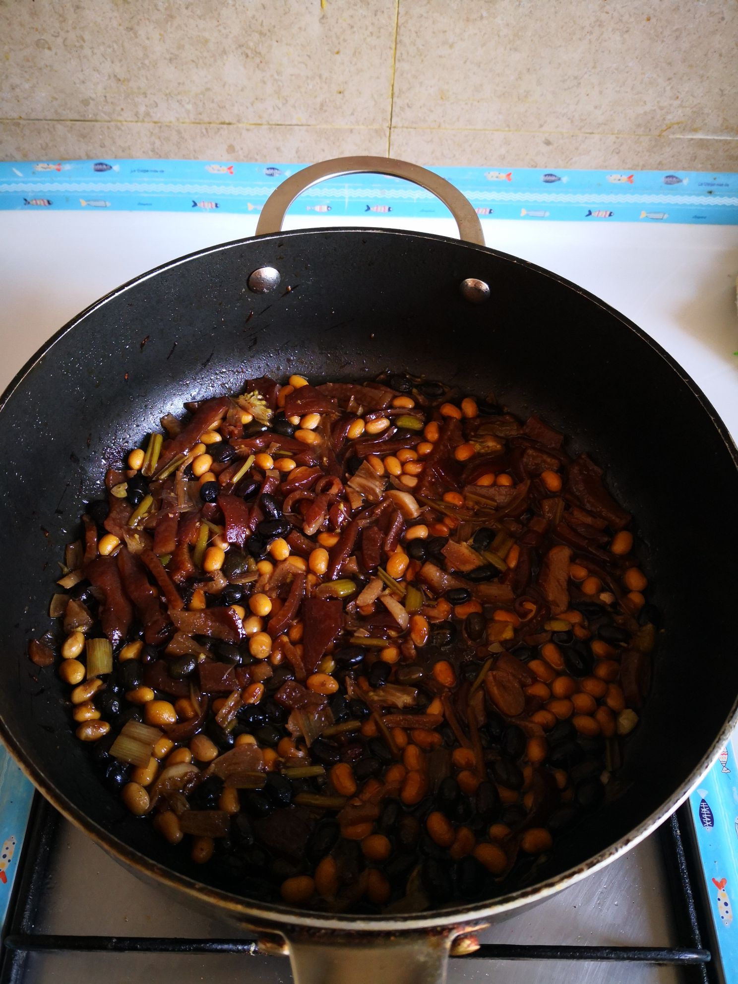 Stir-fried Black Beans with Pork Skin recipe