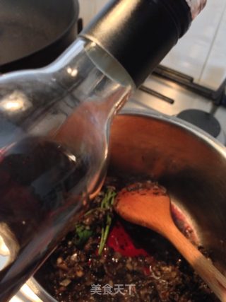 【black Pepper Beef Tenderloin】served with Garlic and Mushroom Sauce recipe