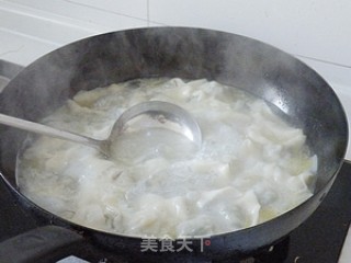 Shepherd's Purse Wonton in Chicken Soup recipe