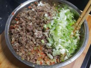 Steamed Dumplings with Dried Intestines and Cabbage recipe