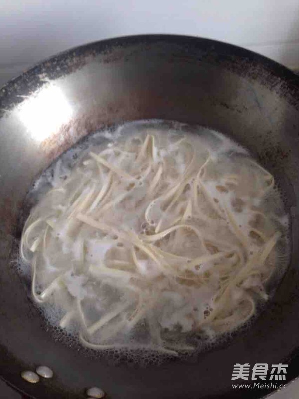 Fried Noodles with Egg and Mushroom recipe