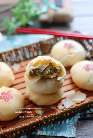 Crisp and Dregs Moon Cakes--su-style Mustard and Fresh Meat Moon Cakes recipe