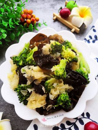 Stir-fried Double Ears with Broccoli recipe