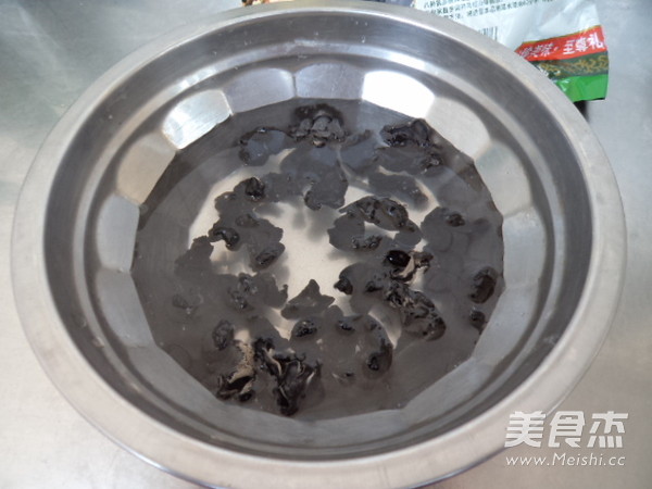 Spinach with Black Fungus recipe