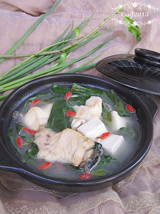 Chinese Wolfberry Vegetable Fish Bone Tofu Soup