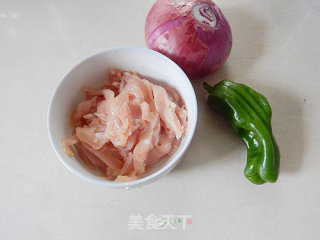 Stir-fried Shredded Chicken with Onions recipe