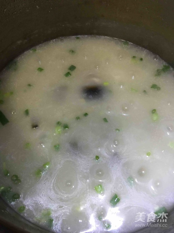 Cantonese-style Preserved Egg and Lean Meat Porridge recipe