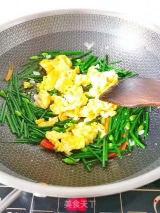 Scrambled Eggs with Chives recipe