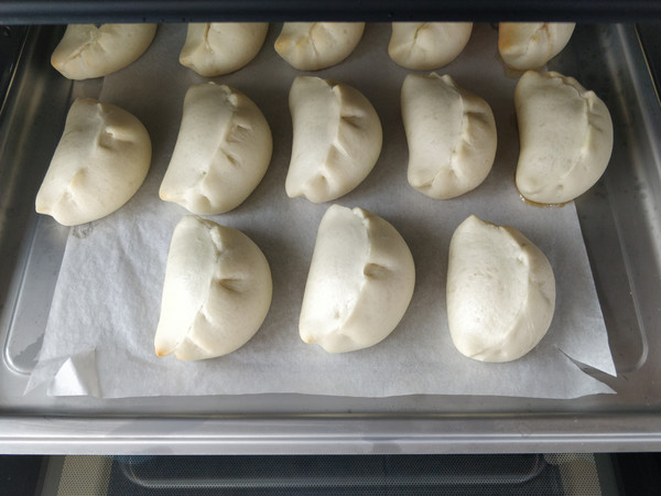 Kidney Bean Buns with Diced Pork recipe