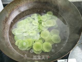 Stir-fried White Jade Mushroom with Lettuce recipe
