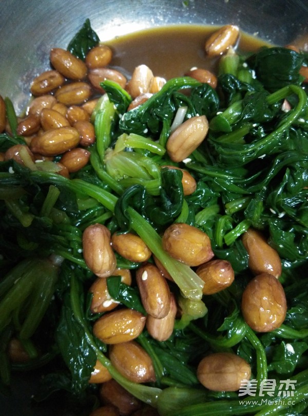 Spinach Mixed with Peanuts recipe