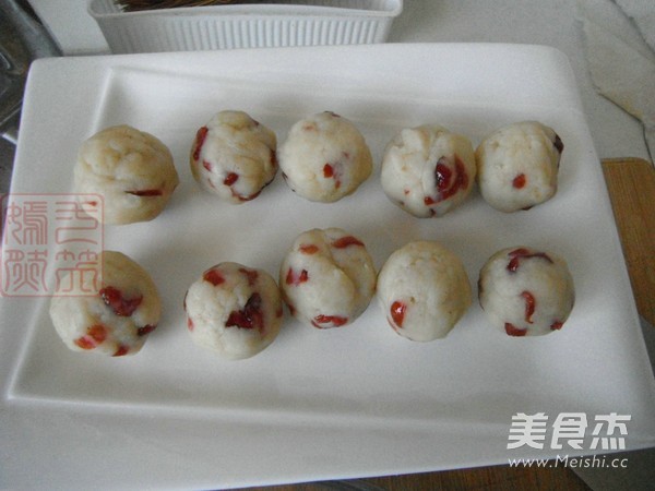 Lotus Seed Cranberry Snowy Mooncakes recipe