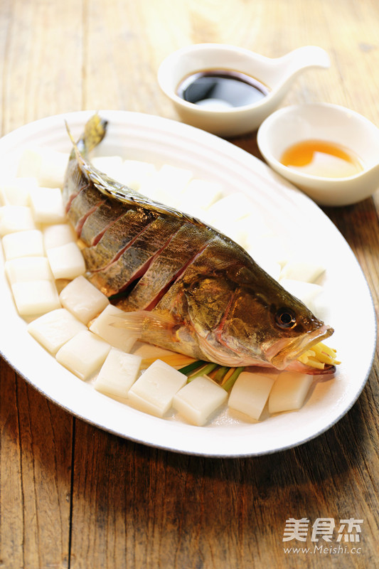 Steamed Mandarin Fish with Rice Cake recipe