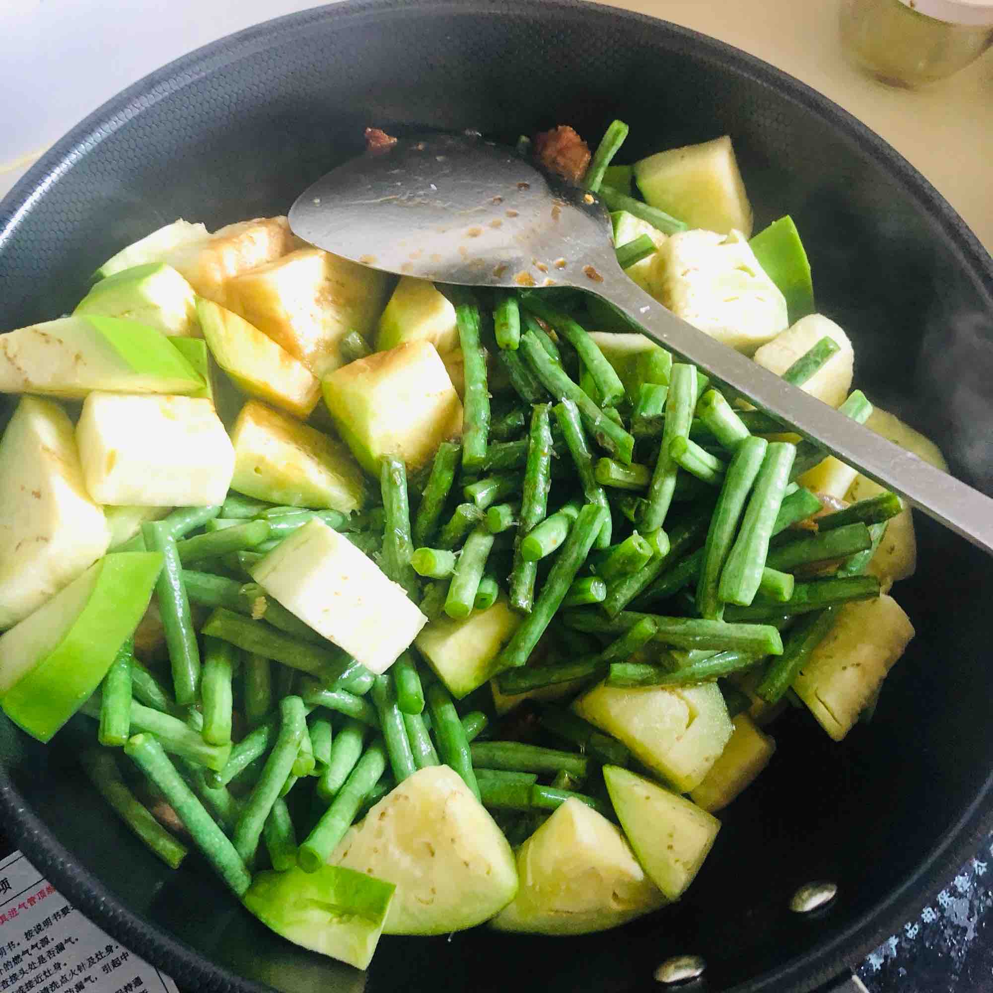 Braised Noodles with Eggplant and Beans recipe