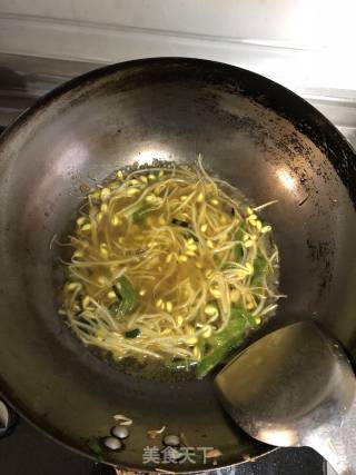 Simple Fried Noodles with Bean Sprouts recipe