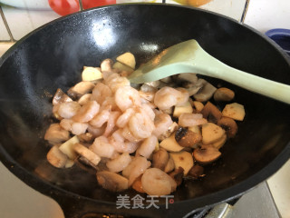 Stir-fried Shrimp with Mushroom and Winter Bamboo Shoots recipe