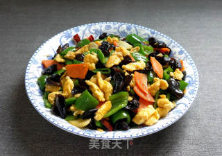 Scrambled Eggs with Green Pepper and Fungus recipe