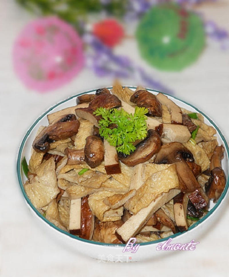 Fried Mushrooms with Fish Cakes