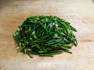 Stir-fried River Prawns with Leek Flowers recipe
