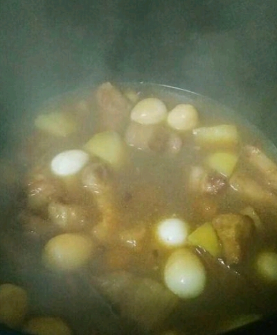 Braised Pork with Potatoes and Quail Eggs recipe