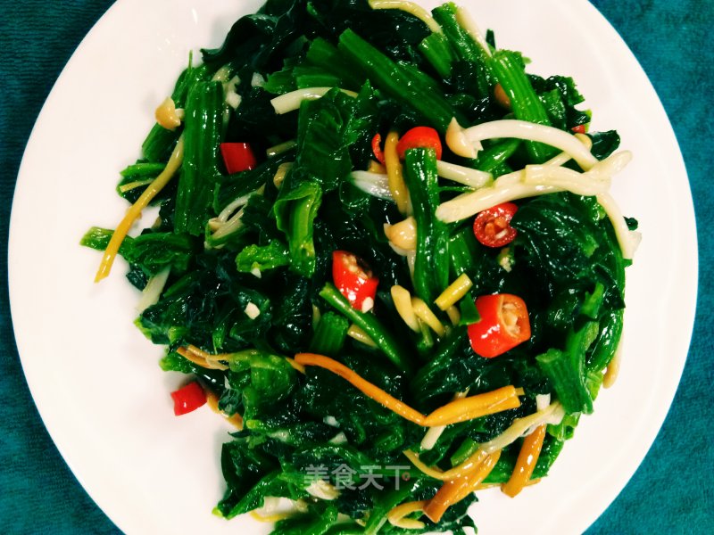 Enoki Mushroom Mixed with Spinach recipe