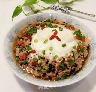 Steamed Meat Cakes with Fungus and Vegetables recipe