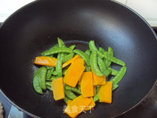 Fried Pumpkin with Snow Peas recipe