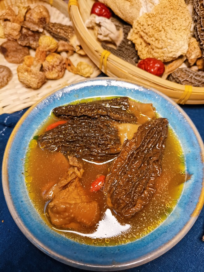 There is No Cold, this Bowl of Hot Morel Chicken Soup Will Not be Soothing recipe