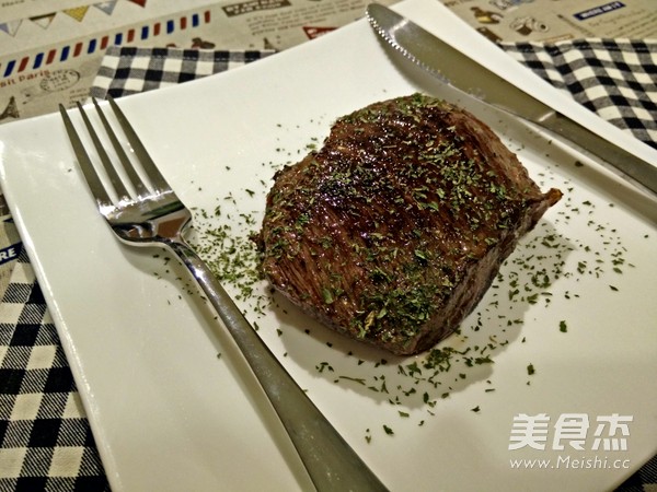 Pan-fried Beef Shoulder and Instant Korean Fried Noodles recipe