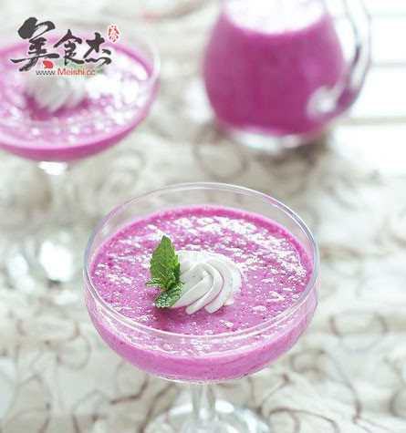 Yogurt and Red Dragon Fruit Iced Milkshake recipe