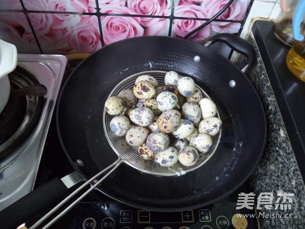 Marinated Quail Eggs recipe