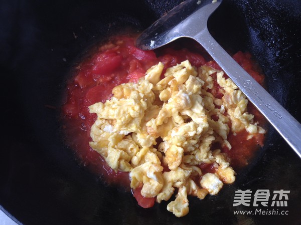 Scrambled Eggs with Tomatoes recipe