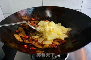 Stir-fried Potato Chips with Pork Belly recipe