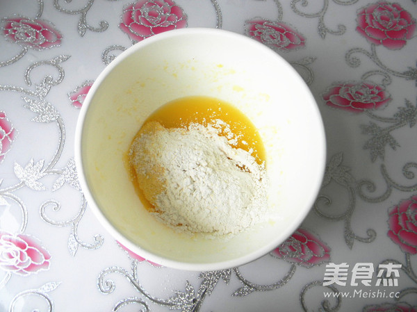 Mixed Noodles Walnut Crisp recipe