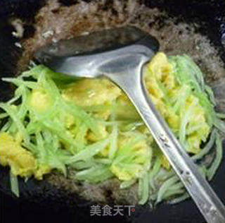 Fried Pigeon Eggs with Lettuce recipe