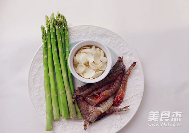 A Good Partner for Summer Dinners, Fried Lilies with Shrimps and Asparagus recipe