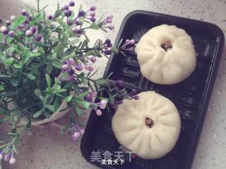 Braised Pork and Carob Buns recipe