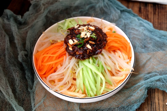 Hand-rolled Noodles with Egg Sauce and Carrots recipe