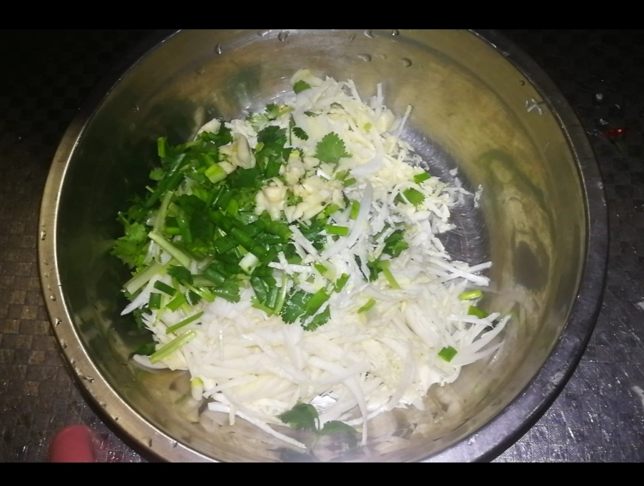 Cabbage Heart Mixed with Fish Skin recipe