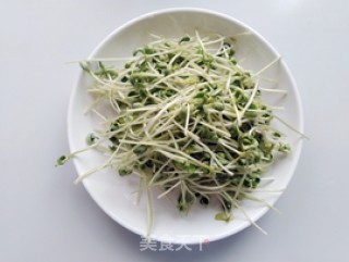 Bean Sprouts Mixed with Dried Shreds recipe