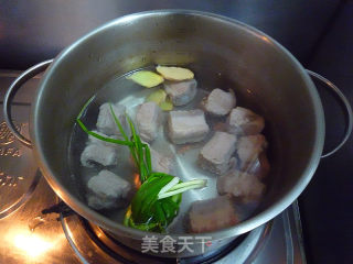 Spare Ribs Soup with Loofah Mushroom recipe