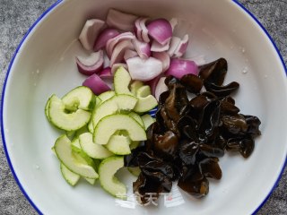 Onion Fungus Mixed with Melon recipe