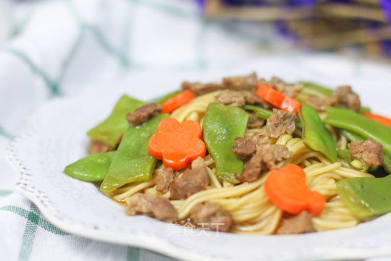 Braised Noodles with Beef and Beans